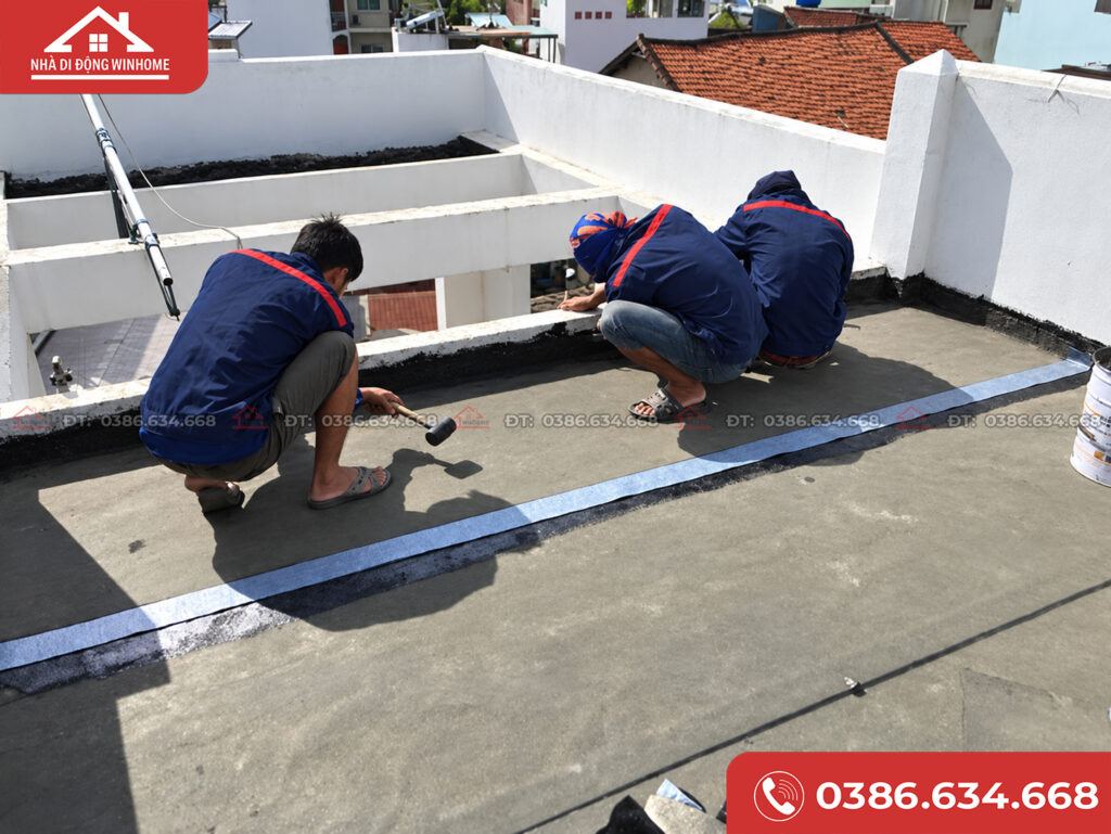 Xử lý chống thấm cho nhà lắp ghép sân thượng đóng vai trò cực kỳ quan trọng.
