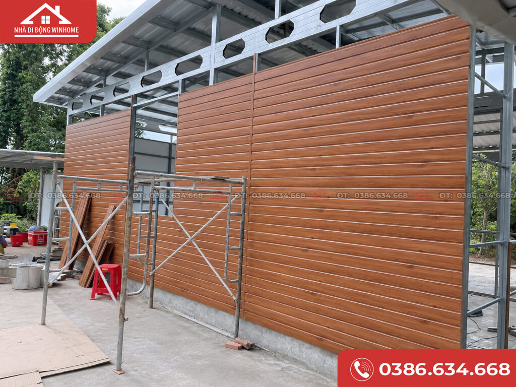 Vách tường của dãy trọ nhà lắp ghép được cấu tạo ba lớp chuẩn.